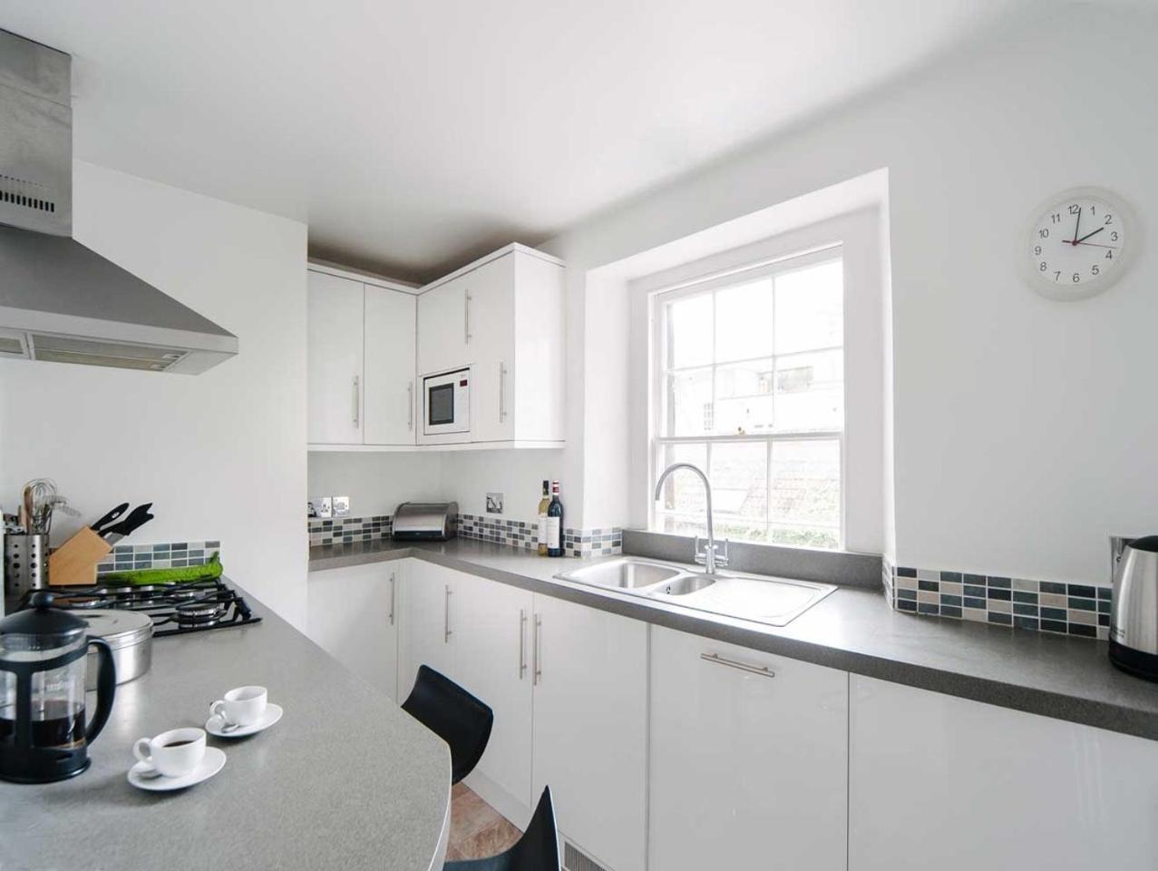 Stylish Three Bedroom Apartment In Heart Of City Bath Exterior foto